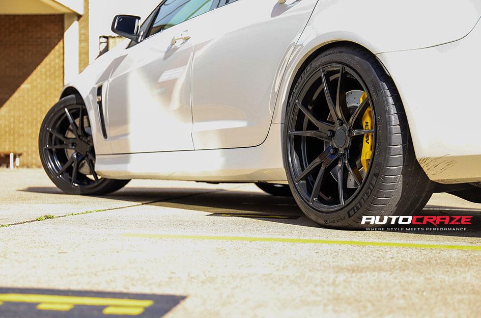 HOLDEN-COMMODORE-SF06-SATIN-BLACK